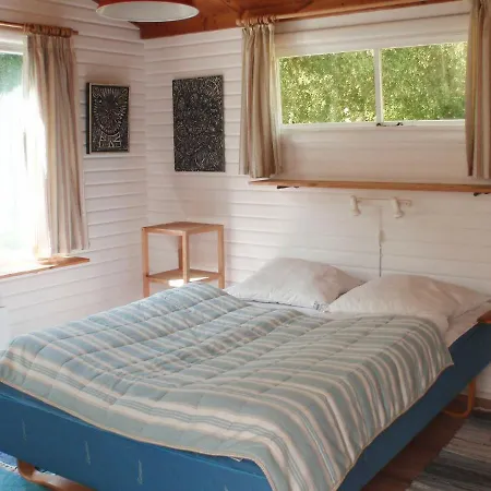 Two-bedroom Holiday In 1